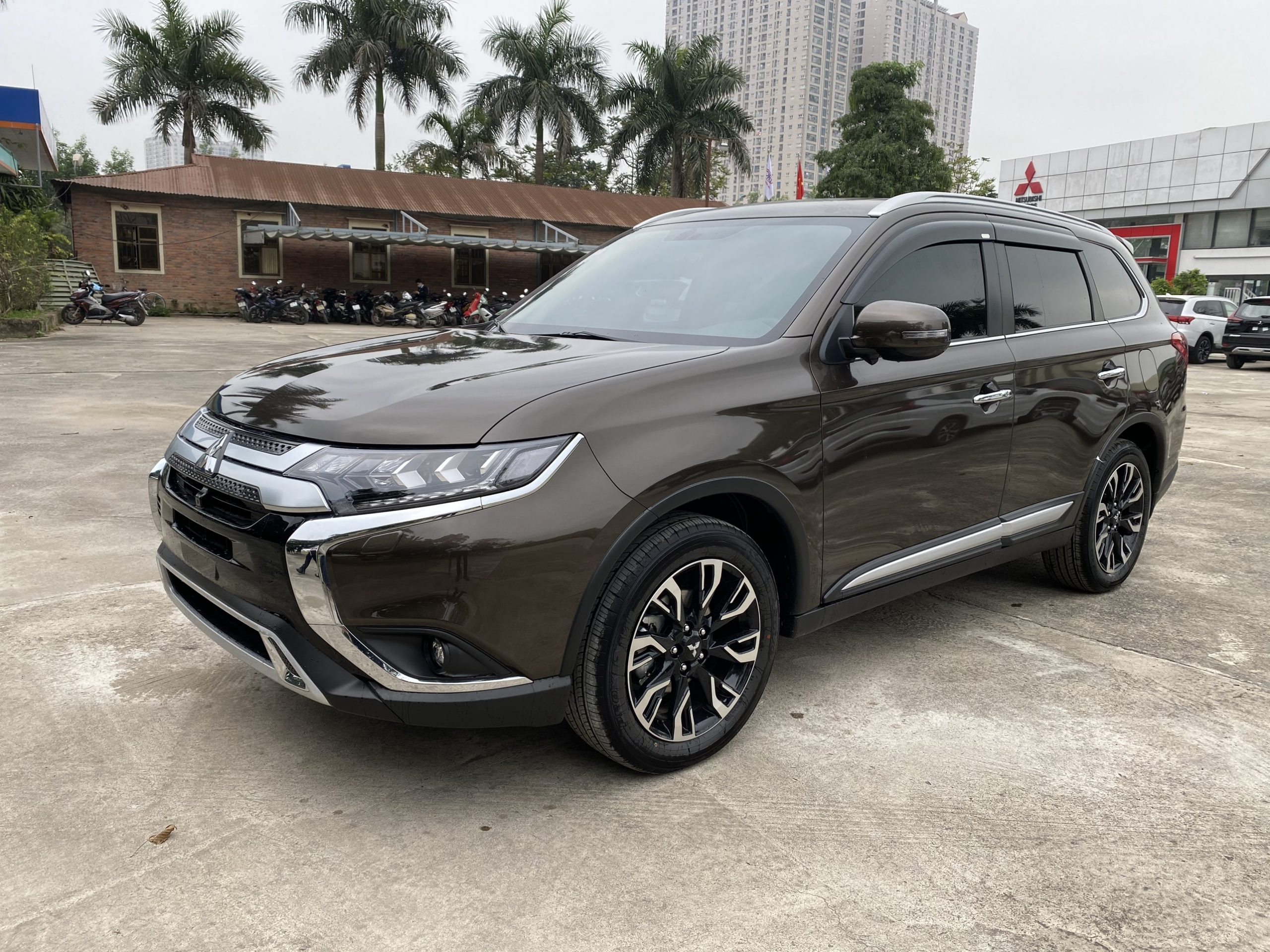 Thuê Xe Mitsubishi Outlander